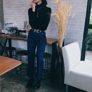 Selling this pants 30$